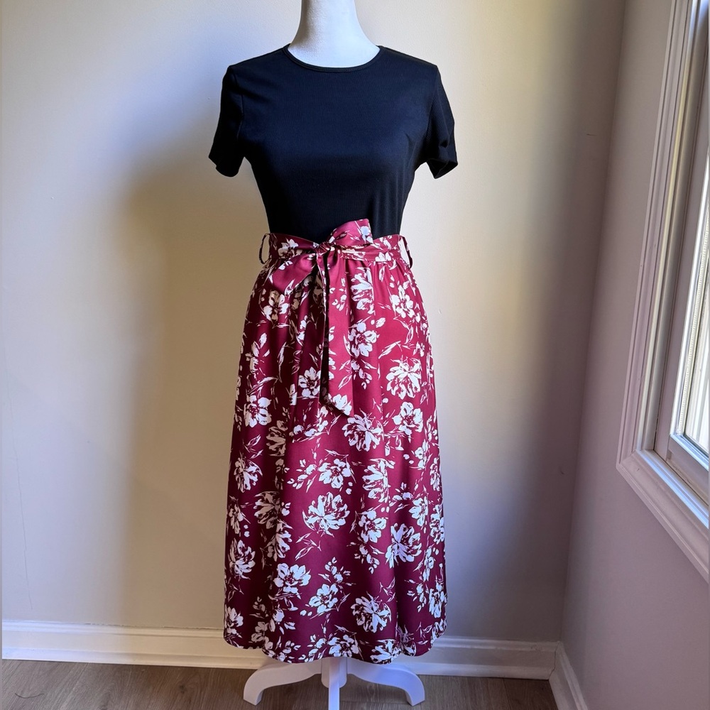 Women’s Shirt Dress‎ Midi Black and Burgundy Floral Print Size Small